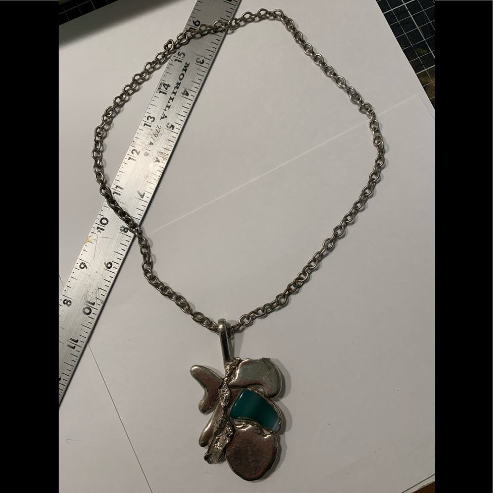 Vintage silver necklace- beautiful pendant